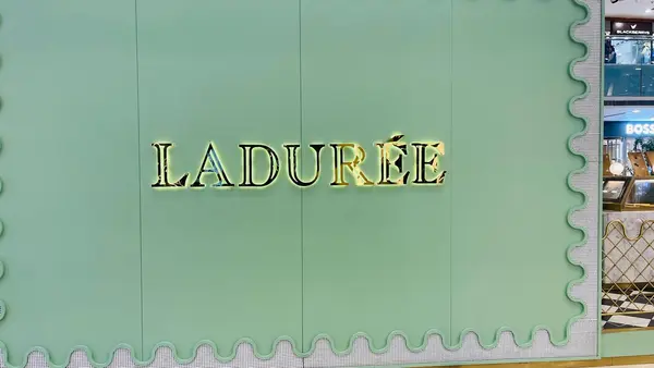 Ladurée LED backlit signage by Brandmaxx