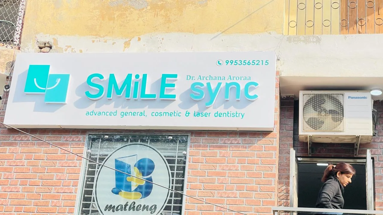 Smile Sync signage installation by Brandmaxx Outdoor